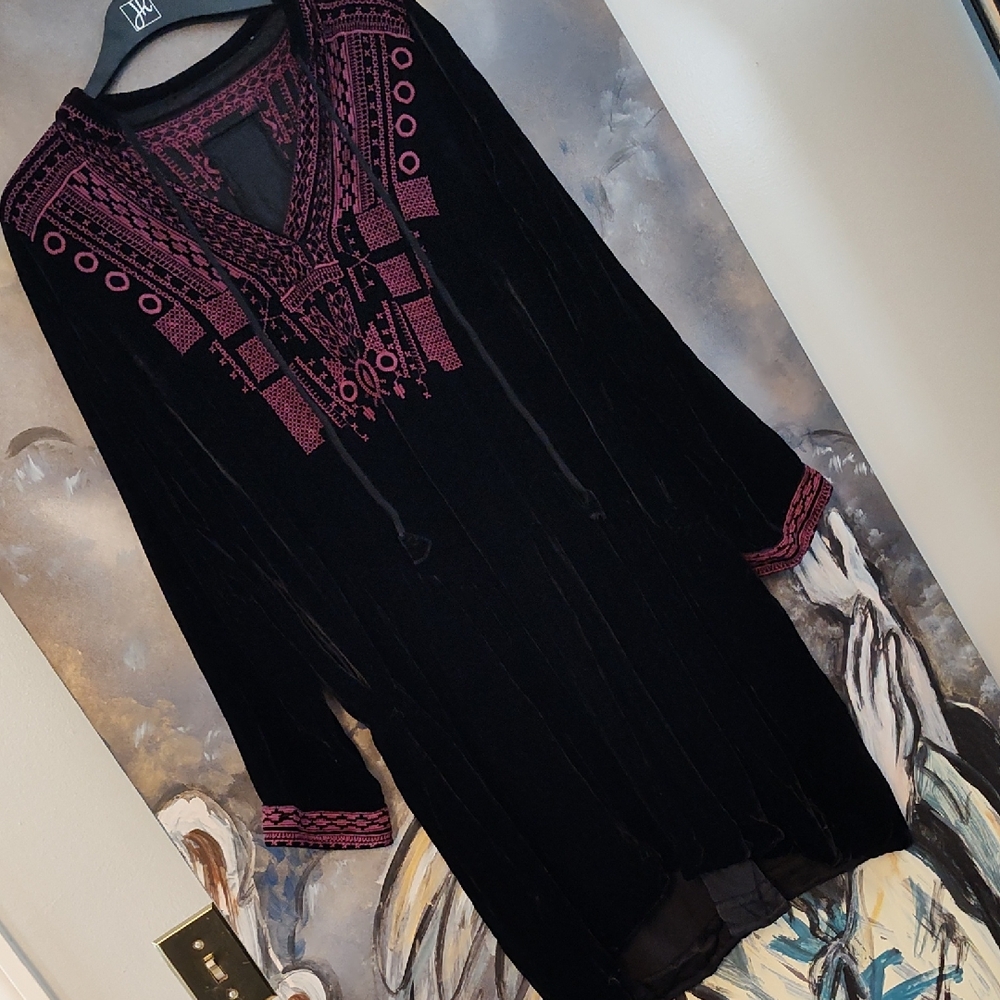 Chic Black Tunic with Pink Embroidery By Johnny Was